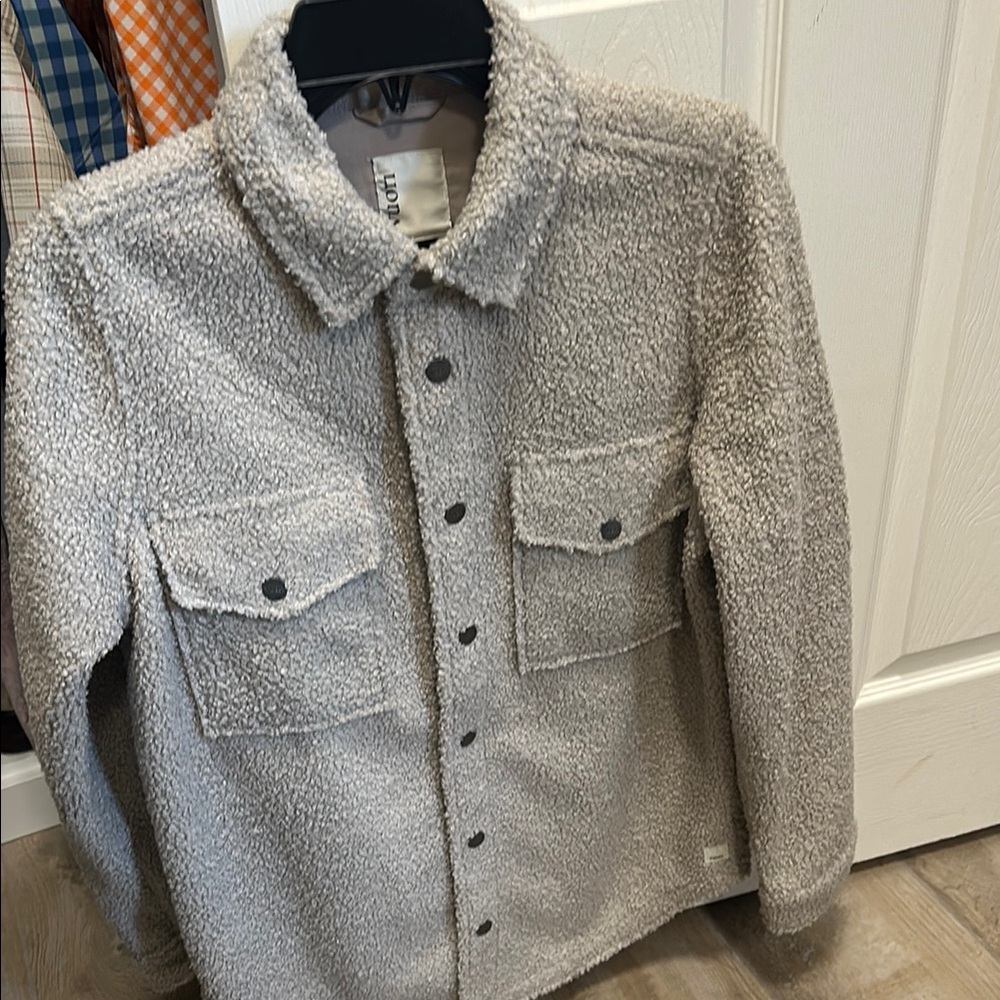 Vuori Gray Lightweight Shirt Jacket with Collared Design